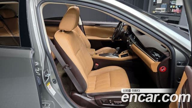 Lexus New ES300h XV60, 2018 10