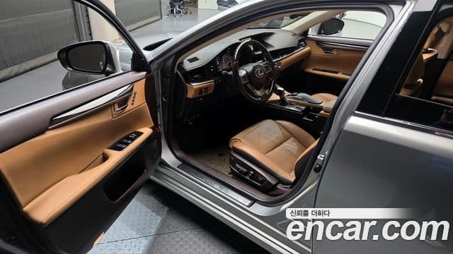 Lexus New ES300h XV60, 2018 11