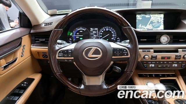 Lexus New ES300h XV60, 2018 13