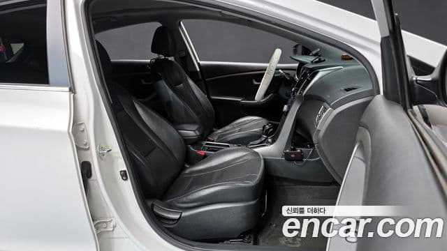 Hyundai i30(новый кузов / новое поколение) дизель 1.6 VGT Extreme, 2012 10