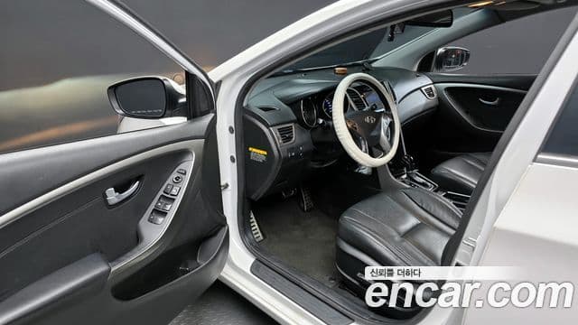 Hyundai i30(новый кузов / новое поколение) дизель 1.6 VGT Extreme, 2012 11