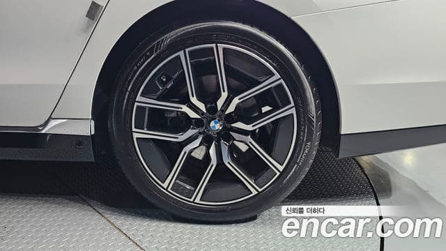 BMW 7시리즈 (G70) 740i xDrive M Sport, 2025 все фото
