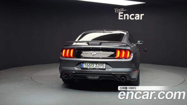 Ford Mustang купе, 2023 4