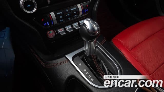 Ford Mustang купе, 2023 9