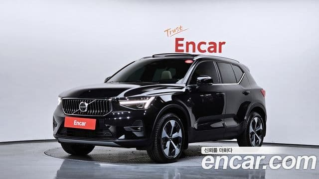 Volvo XC40 B4 Ultimate Bright, 2024 1