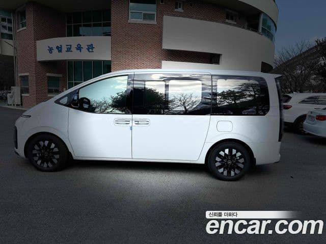 Hyundai Staria Inspiration, 2025 3
