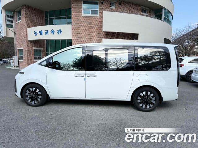 Hyundai Staria Inspiration, 2025 4