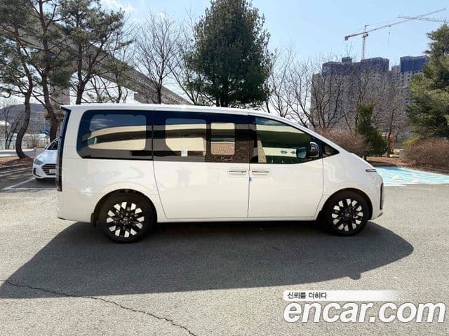 Hyundai Staria Inspiration, 2025 9