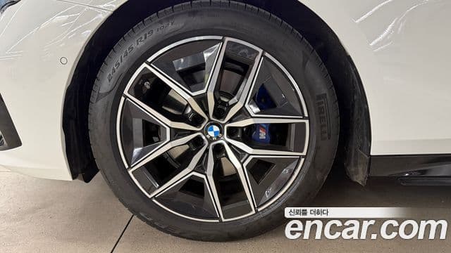 BMW 5시리즈 (G60) 523d M Sport, 2025 все фото