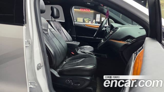 Lincoln MKC, 2017 11