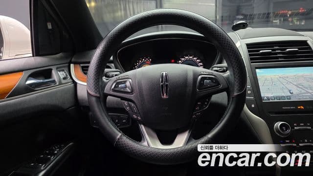 Lincoln MKC, 2017 13