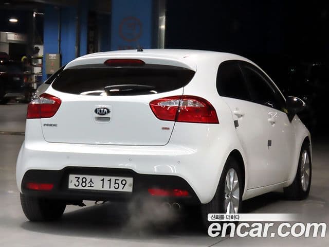 Kia All New Pride Luxury, 2014 4