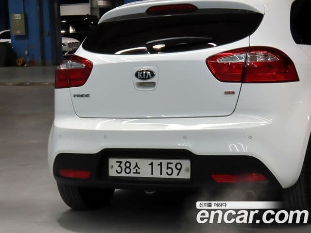 Kia All New Pride Luxury, 2014 17