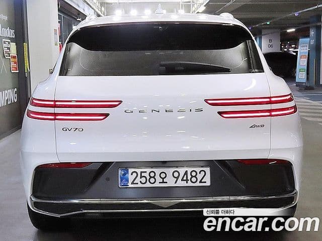 Genesis GV70, 2025 4