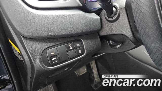 Kia All New Carens Prestige, 2016 17