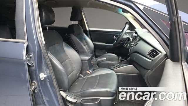 Kia All New Carens Luxury, 2014 11