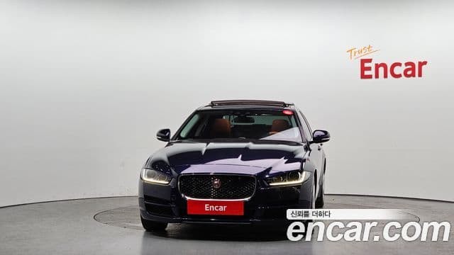 Jaguar XE 20d Portfolio, 2017 3