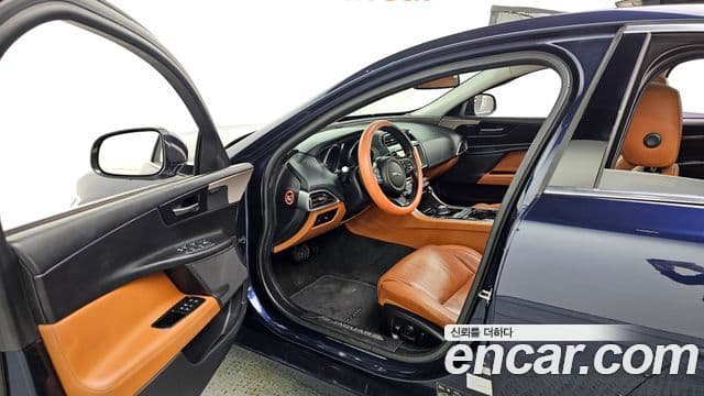 Jaguar XE 20d Portfolio, 2017 10