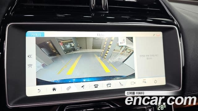 Jaguar XE 20d Portfolio, 2017 15