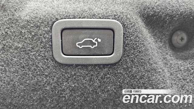 Jaguar XE 20d Portfolio, 2017 20