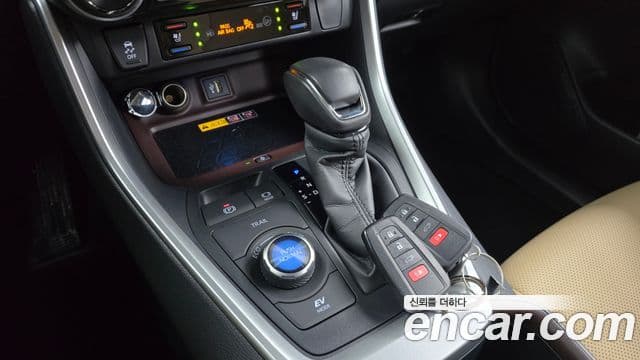 Toyota RAV4 5세대 2.5 4WD гибрид LTD, 2025 9