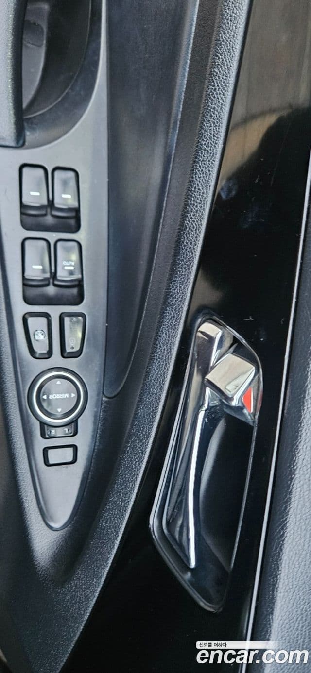 Hyundai YF Sonata LPI Luxury(для людей с инвалидностью), 2011 6