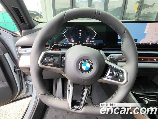BMW 5시리즈 (G60) 520i M Sport, 2025 10