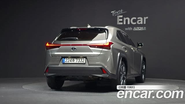 Lexus UX250h, 2023 4