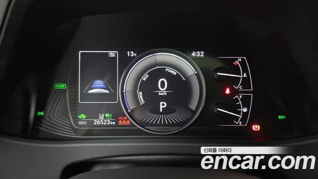 Lexus UX250h, 2023 8