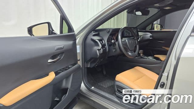 Lexus UX250h, 2023 10