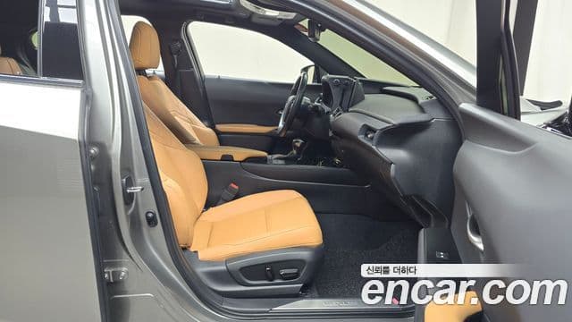 Lexus UX250h, 2023 11