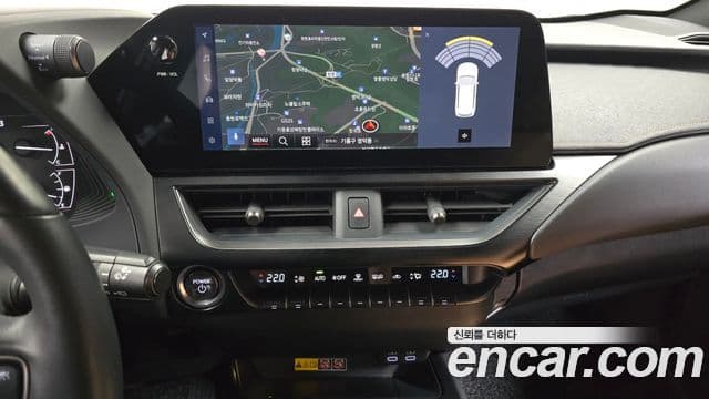 Lexus UX250h, 2023 14