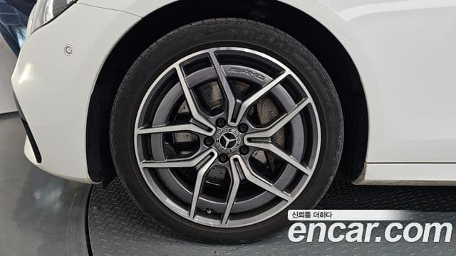 Mercedes-Benz E-класс W213 AMG Line, 2023 все фото