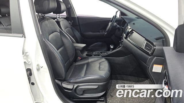 Kia Niro Noblesse, 2018 11