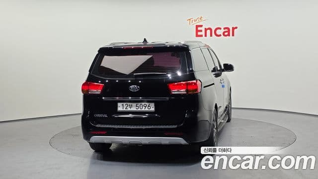 Kia All New Carnival Prestige, 2015 4