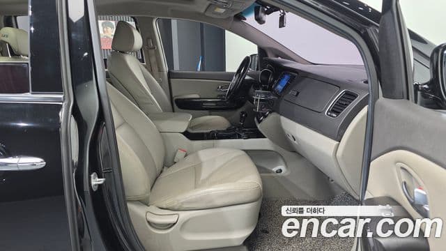 Kia All New Carnival Prestige, 2015 11