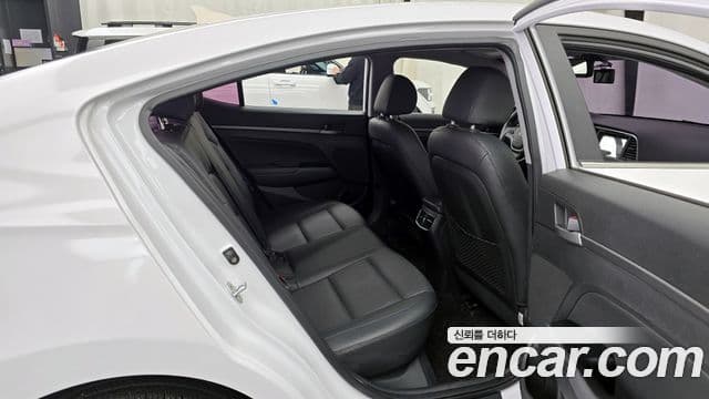 Hyundai Avante AD Modern, 2017 12