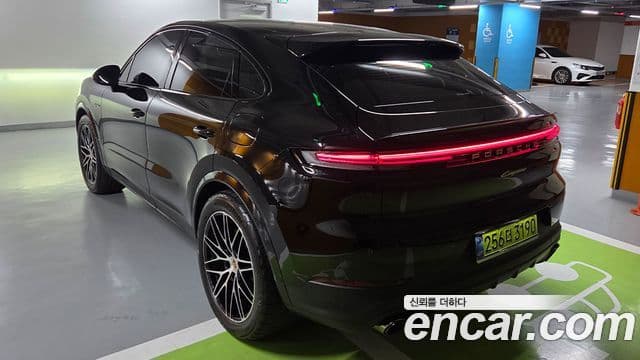 Porsche Cayenne (PO536) 3.0 E-гибрид купе, 2025 6