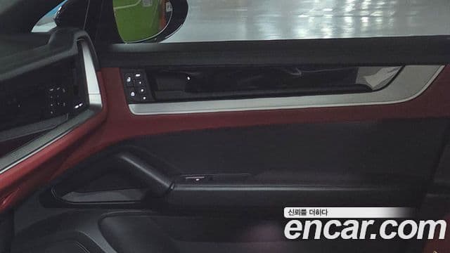 Porsche Cayenne (PO536) 3.0 E-гибрид купе, 2025 14