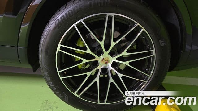 Porsche Cayenne (PO536) 3.0 E-гибрид купе, 2025 15