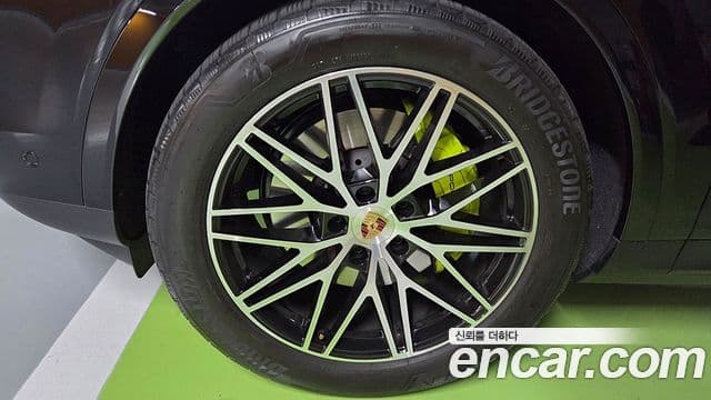 Porsche Cayenne (PO536) 3.0 E-гибрид купе, 2025 16