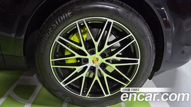 Porsche Cayenne (PO536) 3.0 E-гибрид купе, 2025 17