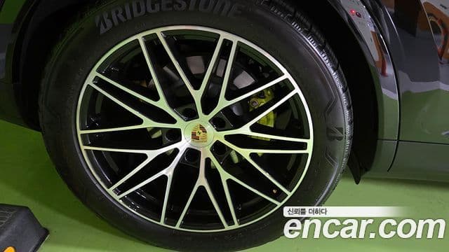 Porsche Cayenne (PO536) 3.0 E-гибрид купе, 2025 18