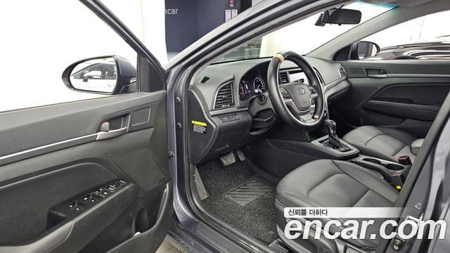 Hyundai Avante AD 1.6 e-VGT Smart, 2017 10