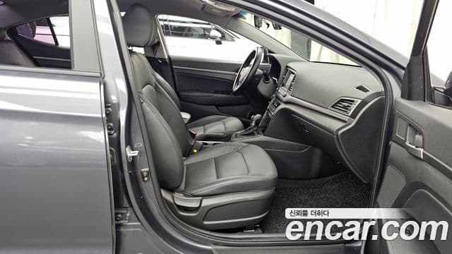 Hyundai Avante AD 1.6 e-VGT Smart, 2017 11