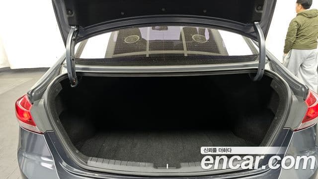 Hyundai Avante AD 1.6 e-VGT Smart, 2017 20