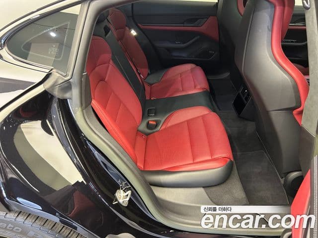 Porsche 타이칸 GTS, 2024 12