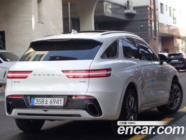 Genesis GV70, 2021 3