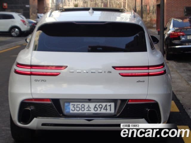 Genesis GV70, 2021 4