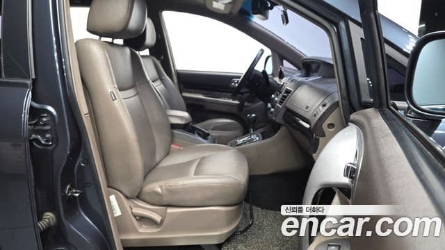 KG모빌리티(SsangYong) Korando 투리스모 4WD outdoor Edition 9인승, 2016 11